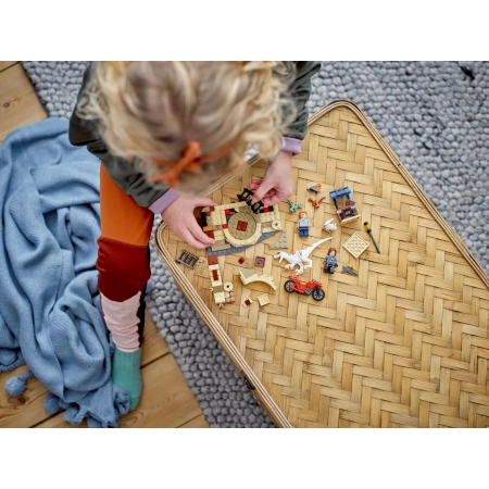 Lego 76945 JURRASIC WORLD Atrociraptor pościg na motorze